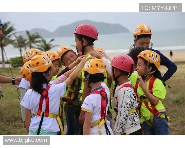 迷踢足球的乐趣与成长之旅探索青少年足球的魅力与团队精神
